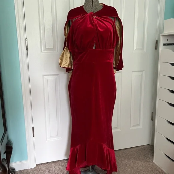 Elle Rebel Hollywoodland caped dress in red velvet - Picture 2 of 6